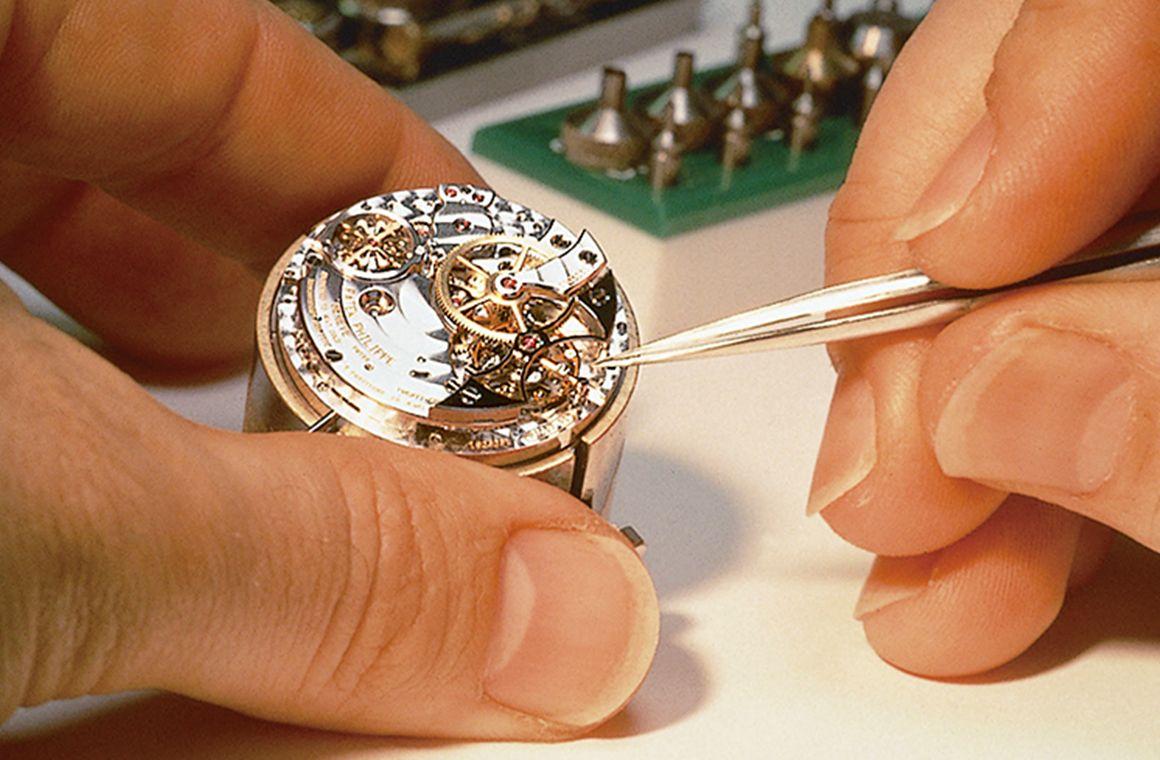 5 Signs Your Luxury Watch Needs Professional Servicing