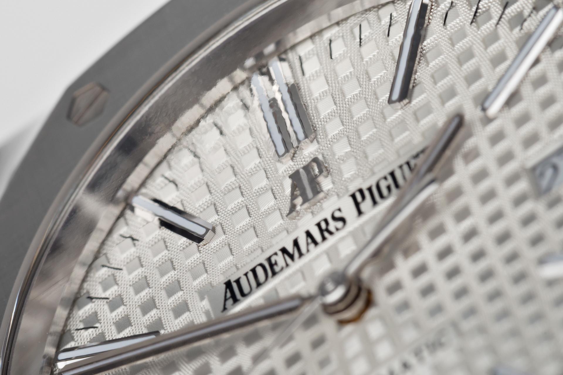 Audemars Piguet Royal Oak: The Iconic Luxury Sports Watch That Changed Modern Watchmaking